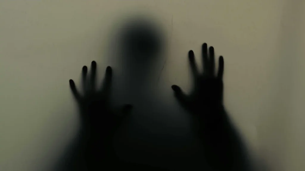 Samotność, lęk i kryzys emocjonalny – trudne emocje wpływające na zdrowie psychiczne